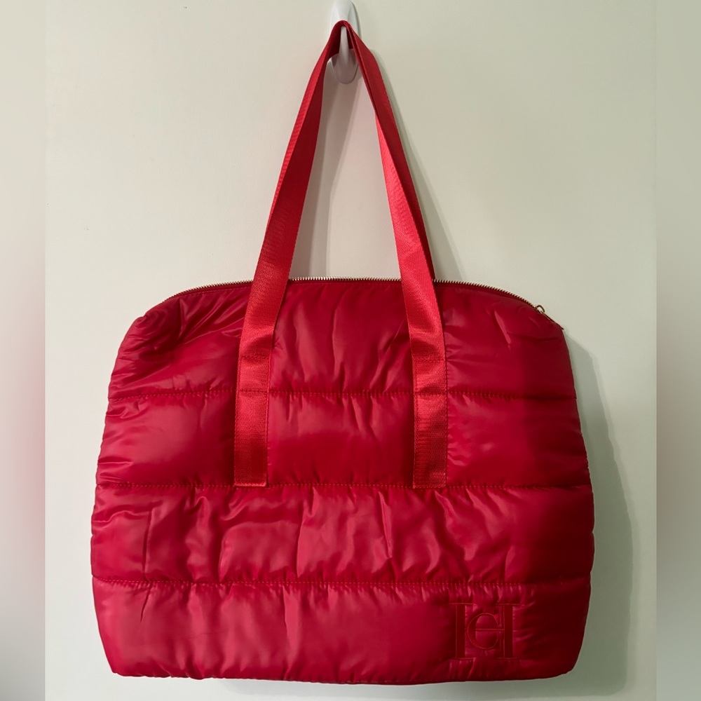 CAROLINA HERRERA Logo RED Puffy
Quilted TOTE Shoulder Gym Bag Good Girl NEW